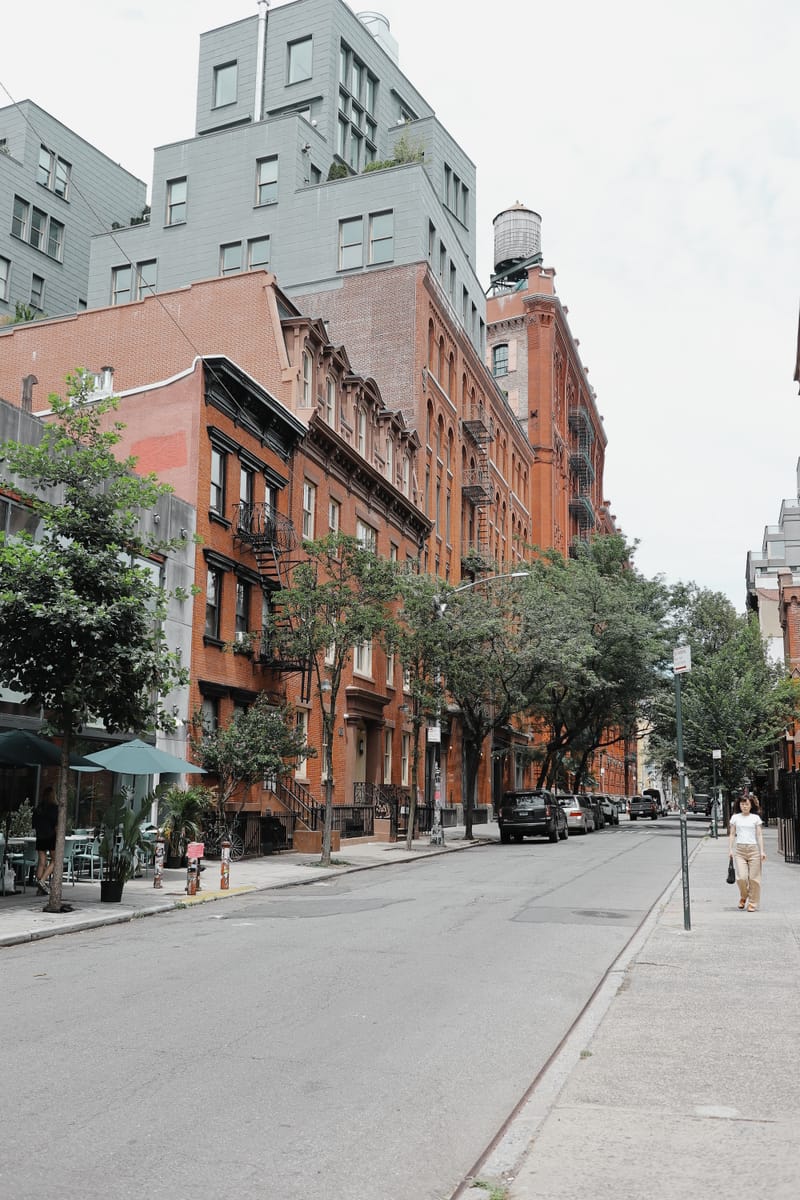 20250718 100439 M6 6027 Street photograph